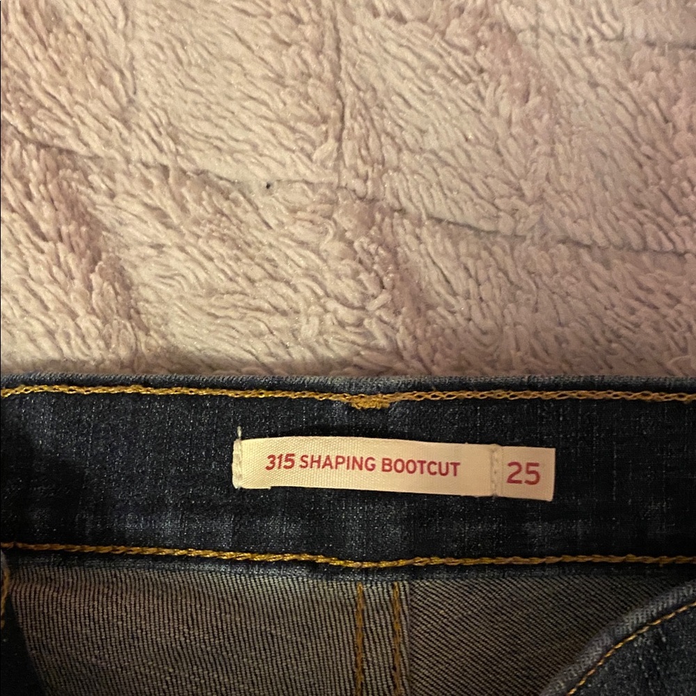 Levi’s - Picture 2 of 4